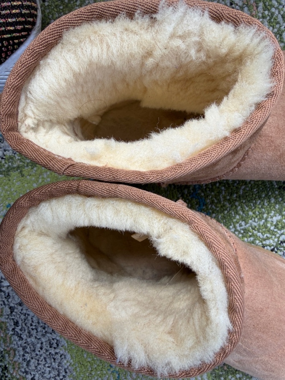 UGG Chestnut sz 7 low Boot - Picture 5 of 7